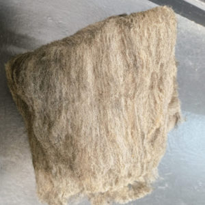 Kaardvlies ongewassen en van verschillende rassen