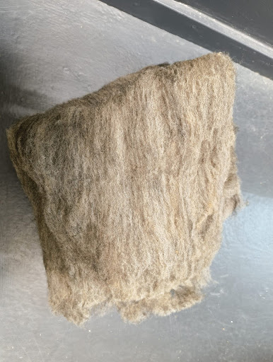 Kaardvlies ongewassen en van verschillende rassen